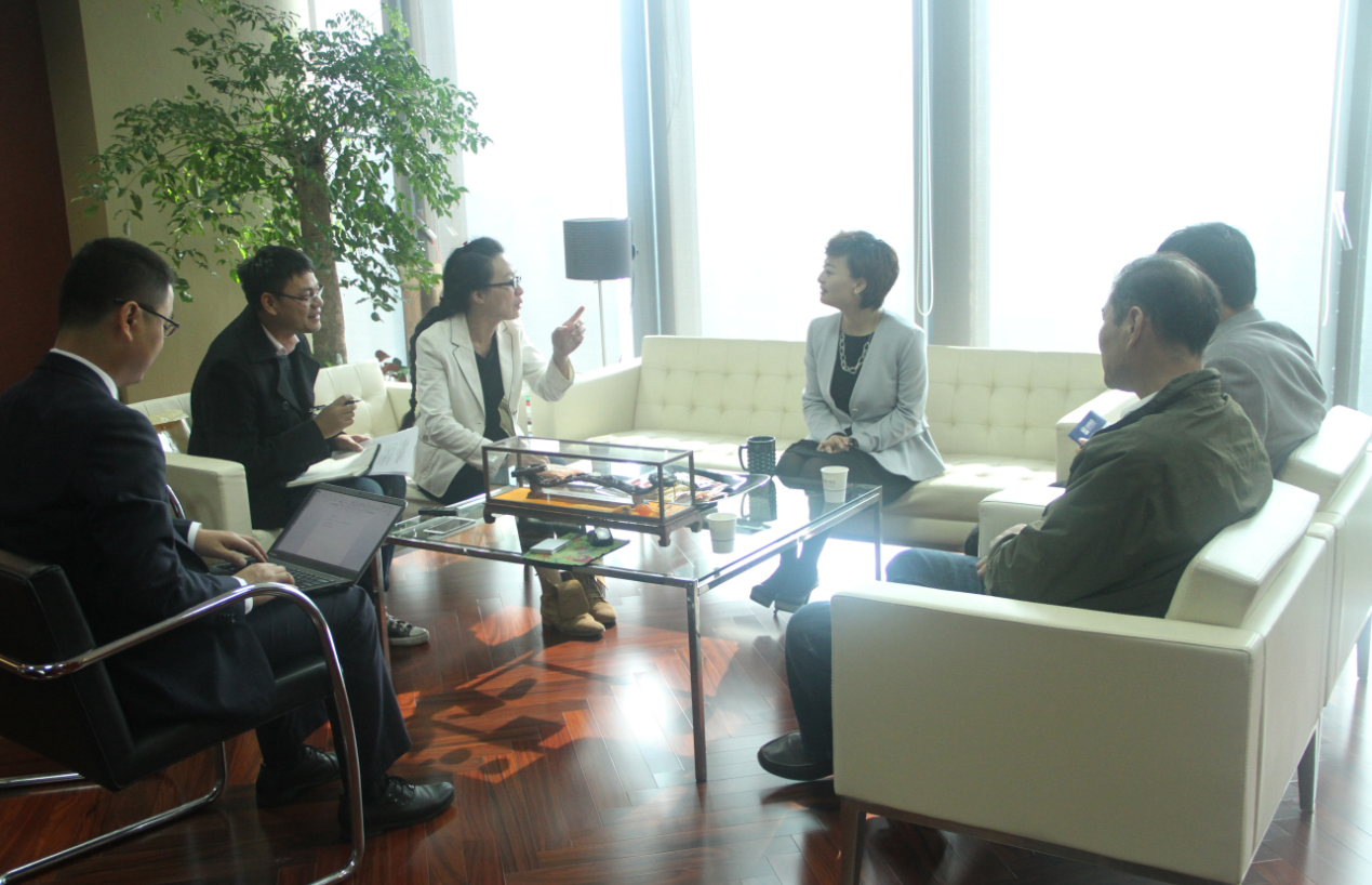 918博天堂物业董事长韩芳女士接受西湖区物业管理协会专访