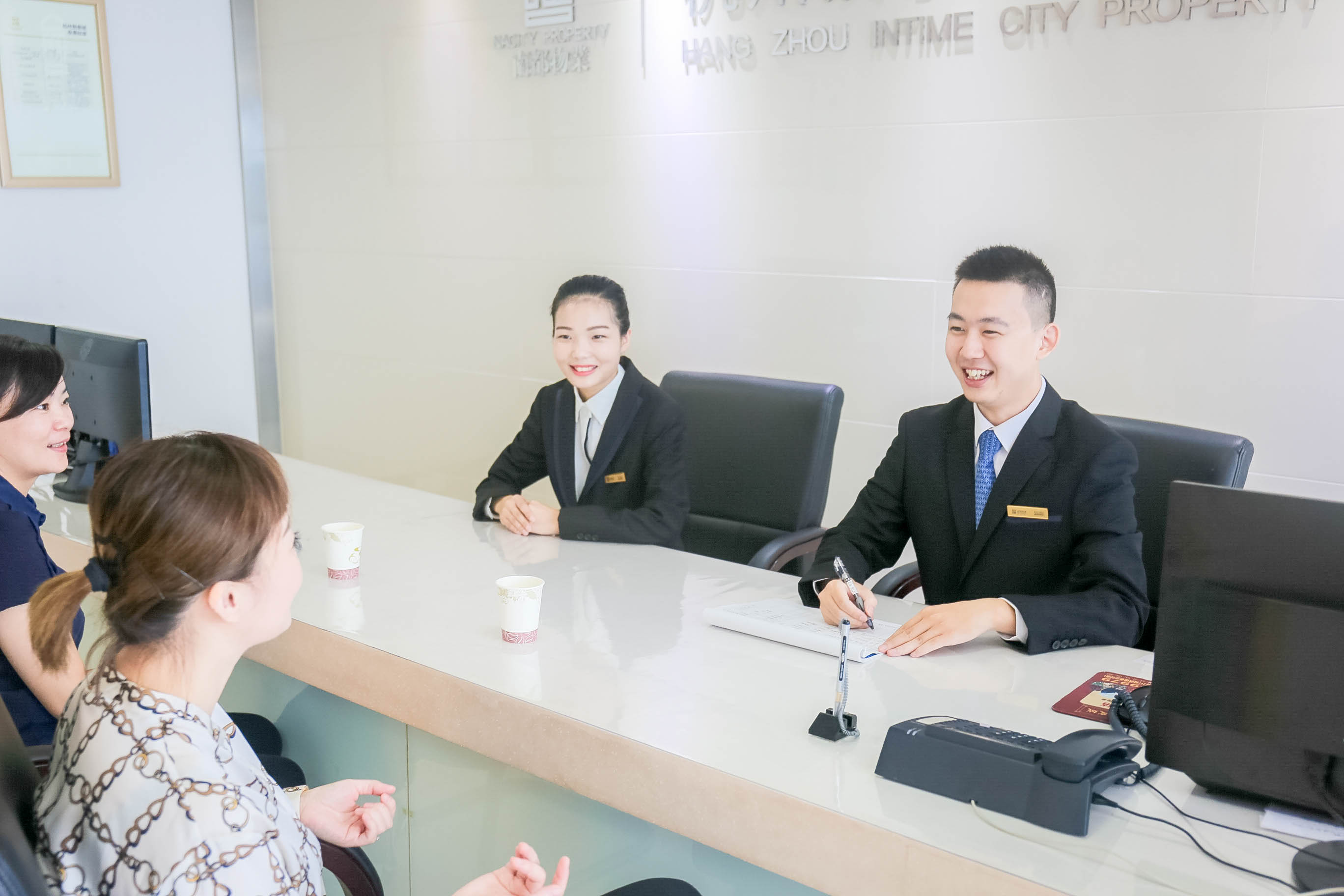 匠心铸造美好|918博天堂物业服务项目荣获“2018年度杭州市物业管理优秀住宅小区（大厦）”称号