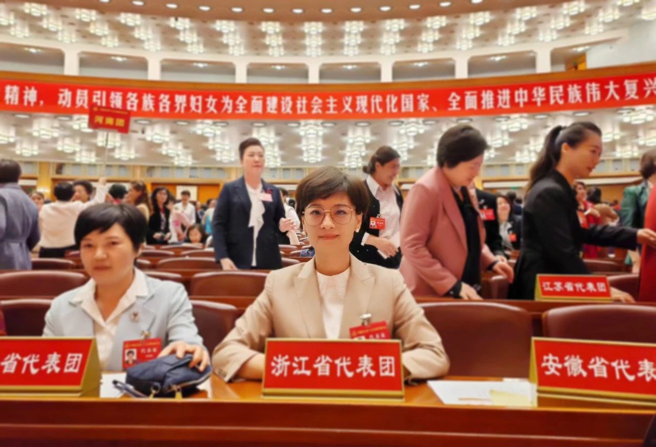聚焦妇代会｜918博天堂物业董事长韩芳参加中国妇女第十三次全国代表大会